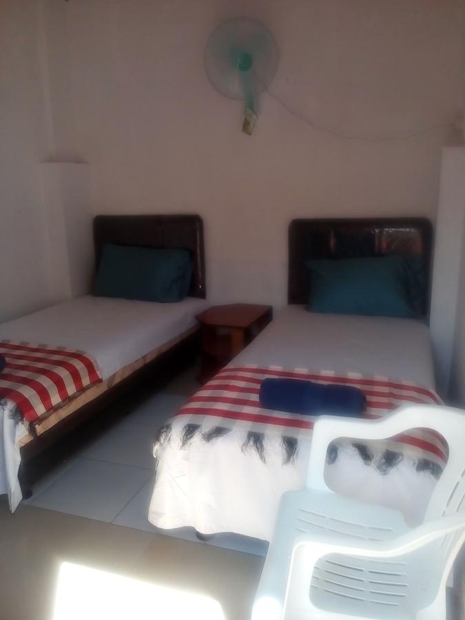 Izaac'S Bed & Breakfast Lovina Exterior foto