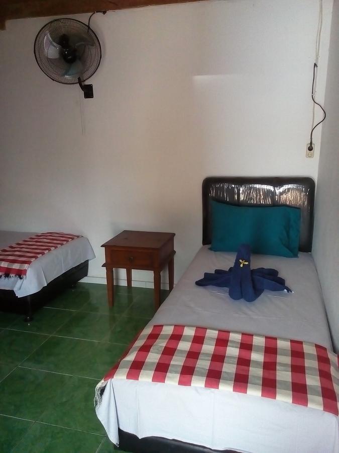 Izaac'S Bed & Breakfast Lovina Exterior foto